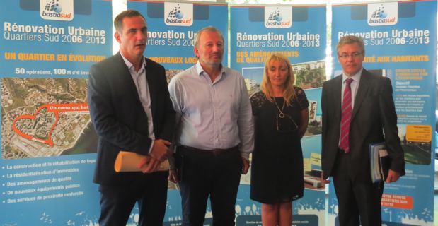 Gilles Simeoni, maire de Bastia, François Pupponi, président de l'ANRU, Emmanuelle de Gentili, 1ère adjointe en charge de l'urbanisme, et Alain Thirion, préfet de Haute-Corse au nouveau centre culturel Alb'Oru qui sera inauguré le 25 septembre.