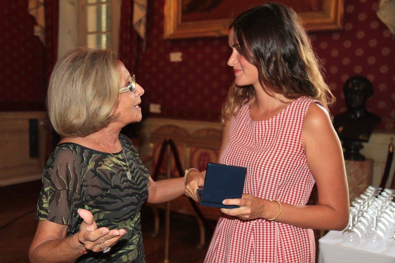 La médaille de la ville d'Ajaccio à Camille Pozzo di Borgo Prix Canson 2015 