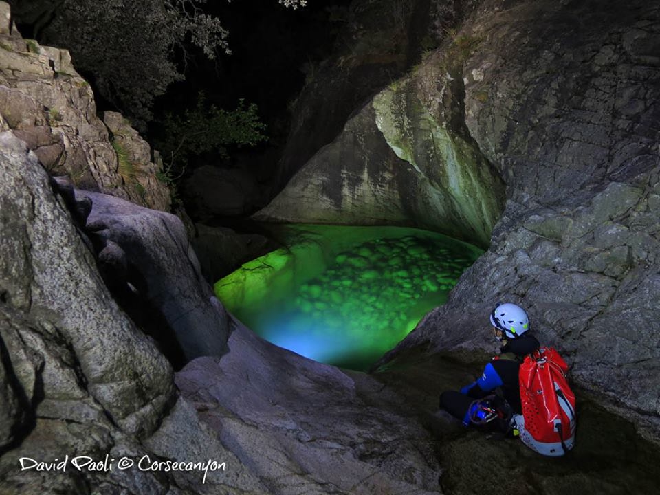 Ambiance surnaturelle dans les canyons corses la nuit !