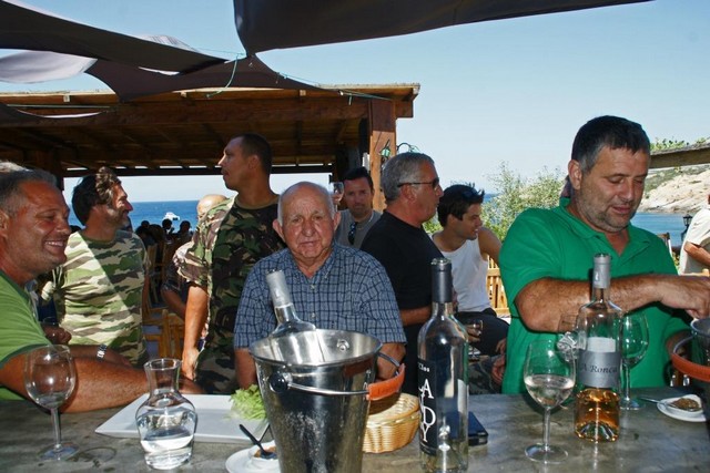 Paul Ggulglielmacci avec ses amis chasseurs