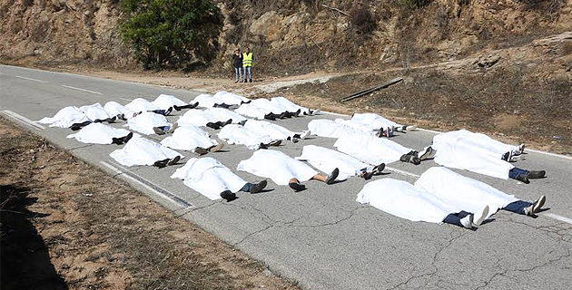 31 personnes allongées sous un drap blanc au col San Sebastianu : une image forte qui interpelle