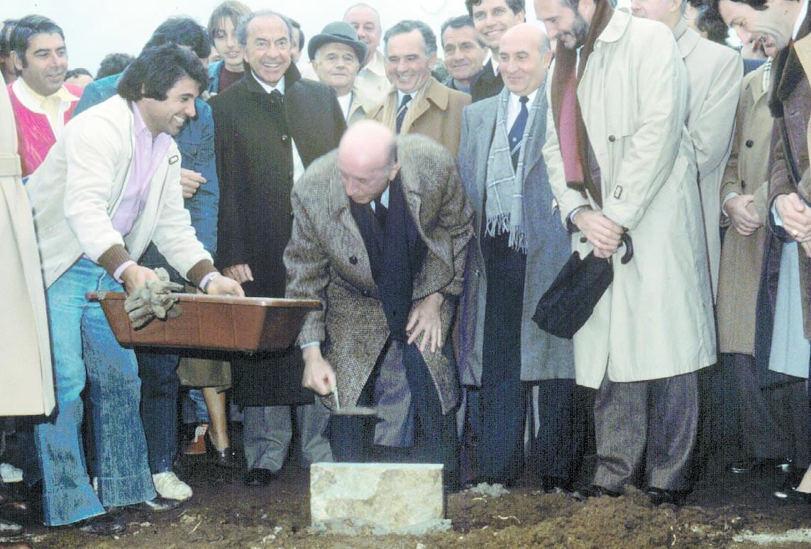 La pose de la première pierre par le président Prosper Alfonsi