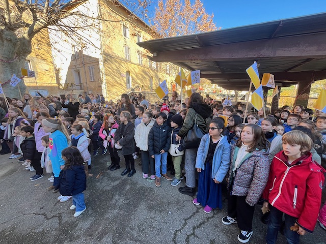 ​Cadeau de la ville d’Ajaccio au Pape : une œuvre de deux artistes sublimée par les messages des écoliers