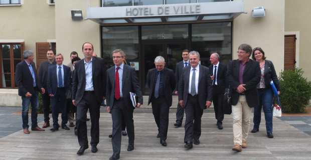 Yannick Castelli, maire de Folelli, le Préfet Alain Thirion, François Orlandi, président du département de Haute-Corse, José Galletti, maire de Lucciana, et les représentants des services de l'Etat.