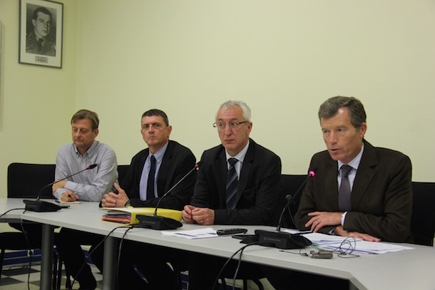 Le préfet de région, Christophe Mirmand, et les responsables de la sécurité.