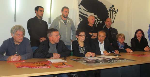 Jean-Guy Talamoni, conseiller territorial sortant, entouré de ses colistiers.