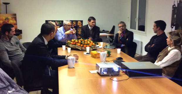 Alain Thirion rencontre les acteurs de la filière clémentine au GIE Corsica Comptoir à Moriani.