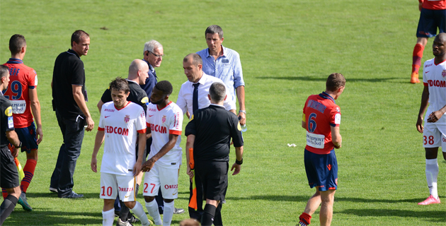 Jardim et Laurey (au centre sur notre photo) au terme du match aller remporté par Monaco (0-1)