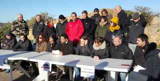 Rassemblement à Calvi pour manifester contre l'état de délabrement du "Sentier des douaniers"