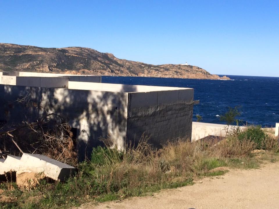 Rassemblement à Calvi pour manifester contre l'état de délabrement du "Sentier des douaniers"