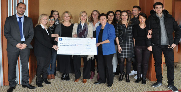 Banque Postale Le Centre Financier D Ajaccio Fait Un Don 1 690 A La Croix