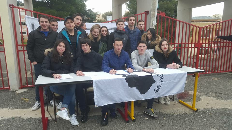 Prisonniers : L'associu di Liceani Corsi manifeste à Bastia