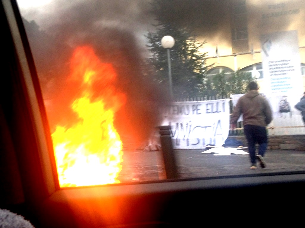 Prisonniers : L'associu di Liceani Corsi manifeste à Bastia