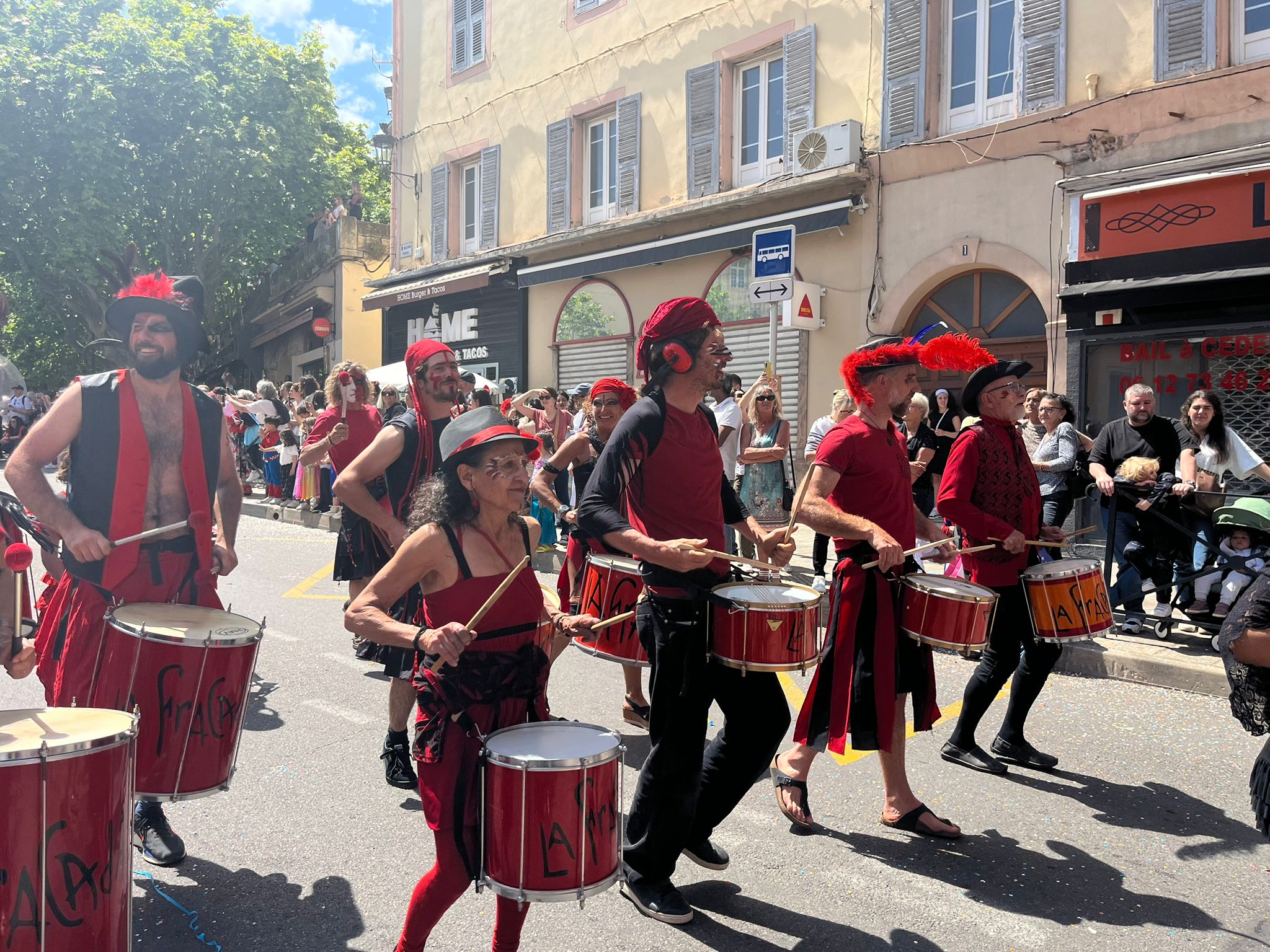 EN IMAGES - Bastia : le carnaval 2025 célébré sous le signe de l’océan