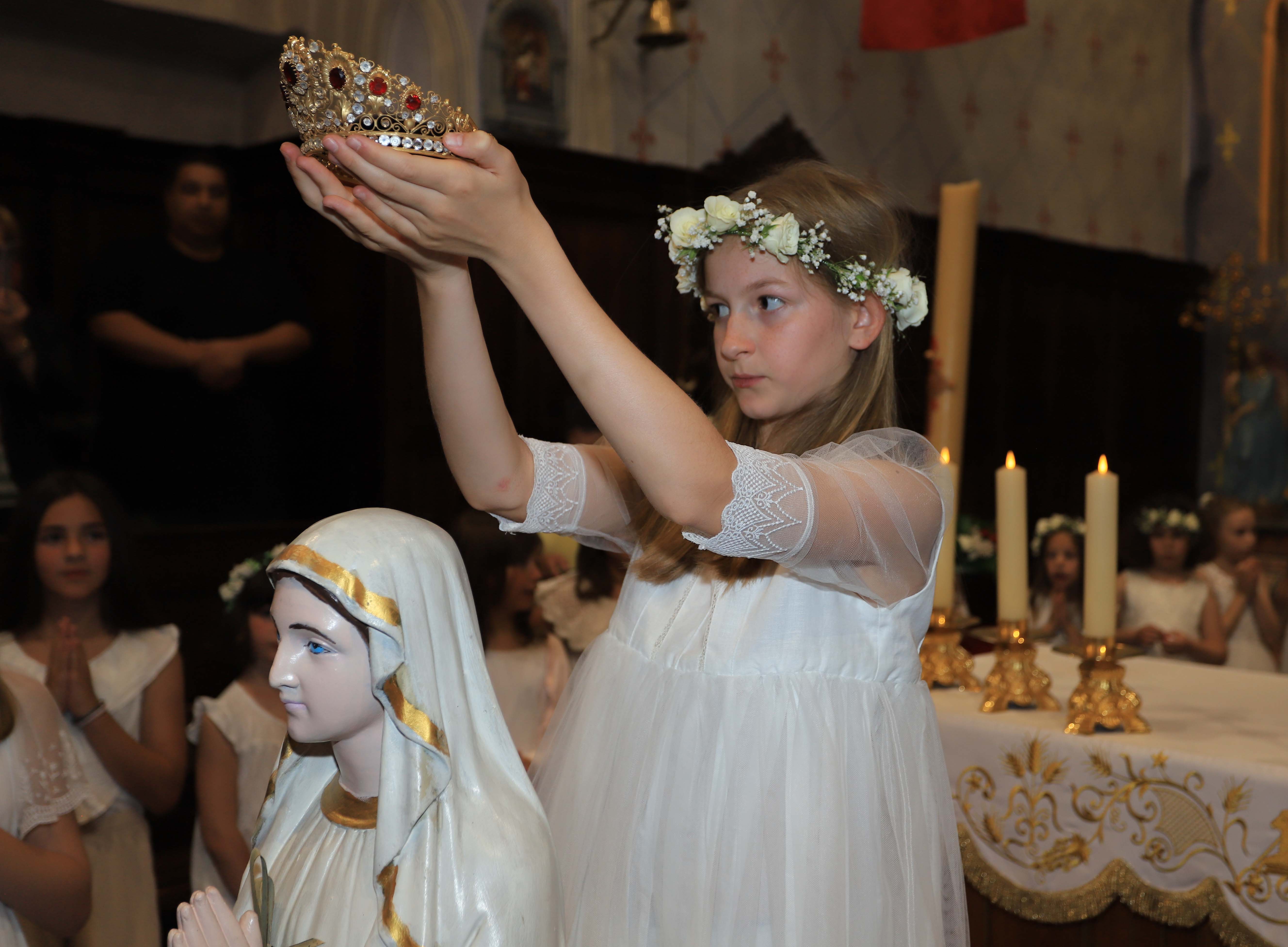 A Corte, on a respecté la tradition du couronnement de la Vierge
