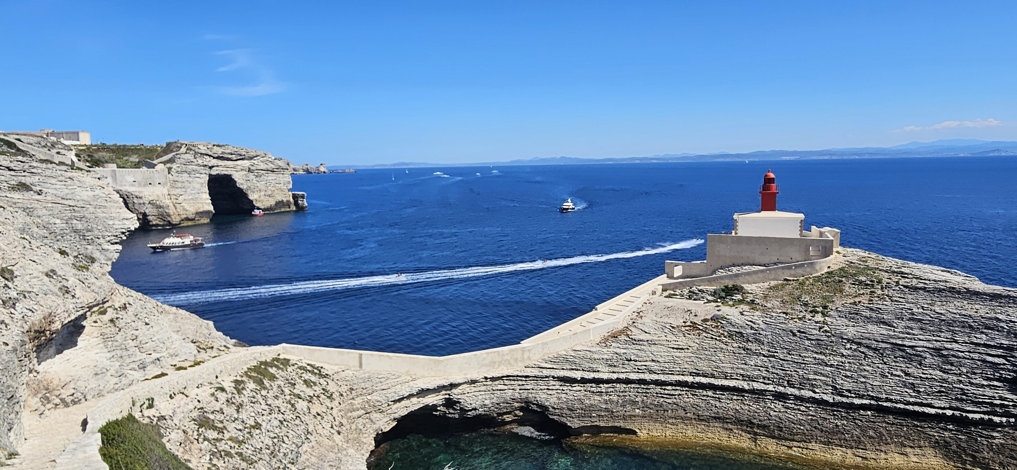 A màghjina : A Madunetta, ochju apertu nant’à u Bucchju di Bunifaziu