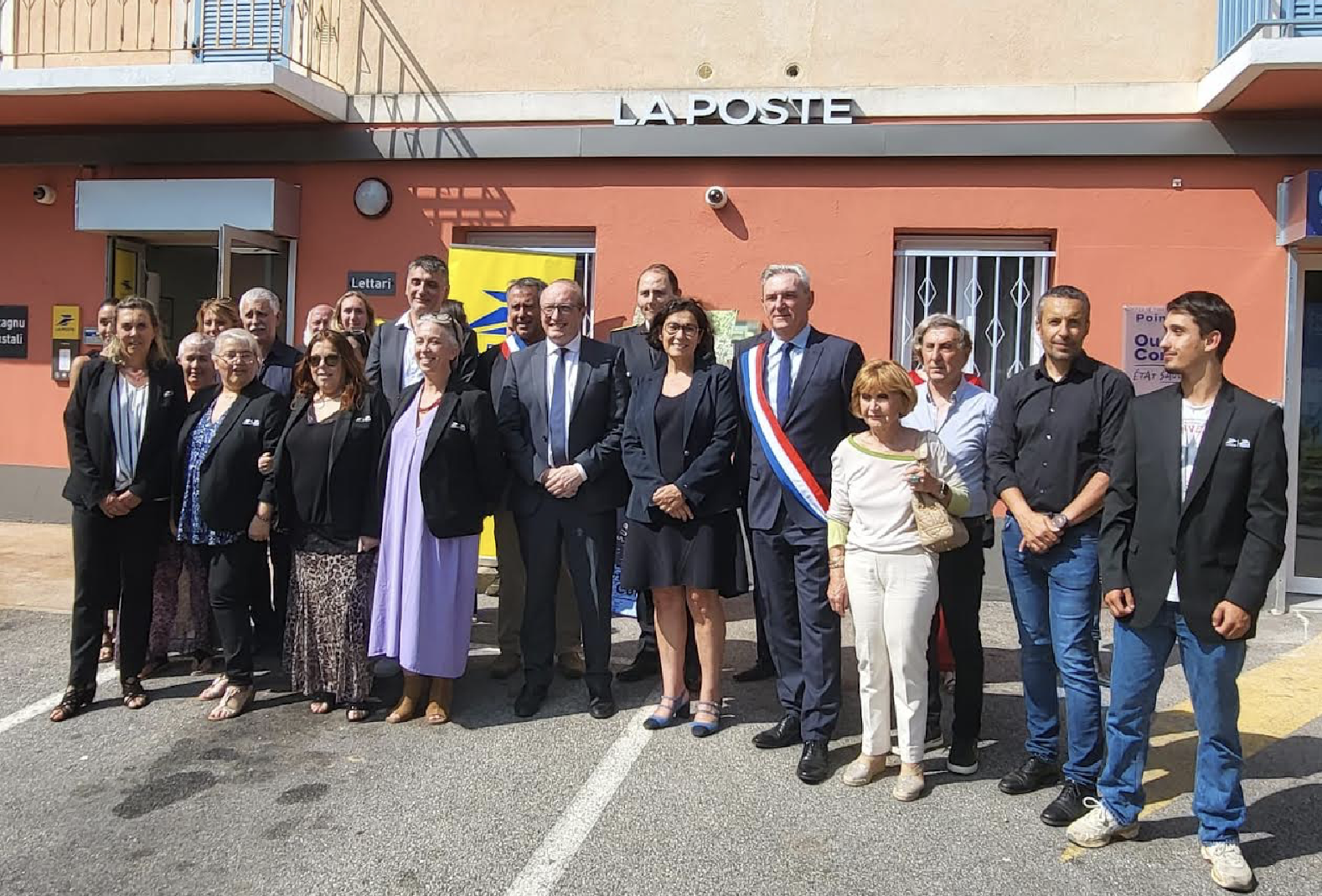 Partagent À Cargèse, La Poste et l’Office du tourisme partagent désormais le même ...