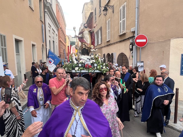 La Saint-Erasme célébrée avec ferveur en mer et dans les rues d’Ajaccio