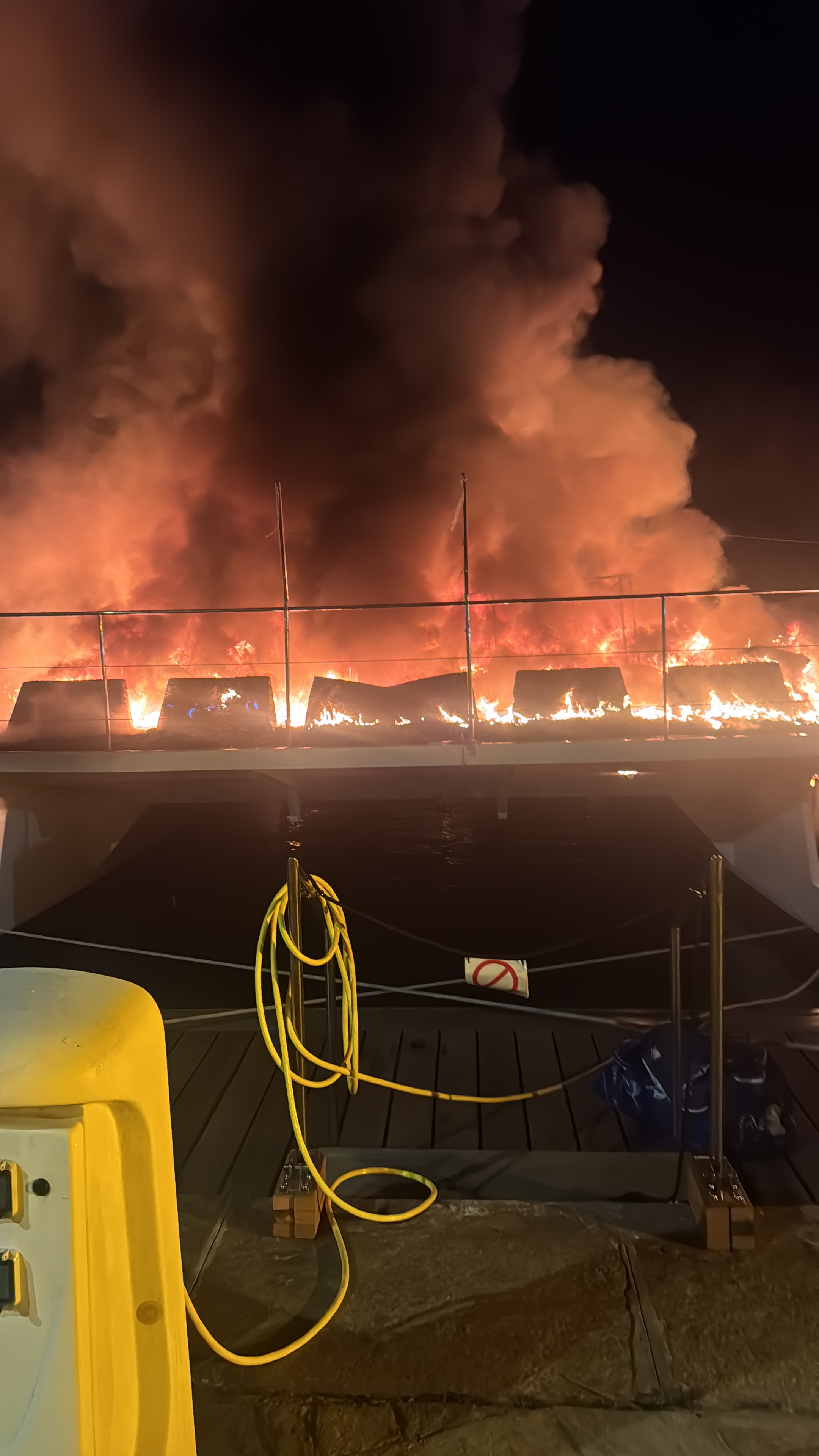 Calvi : "Tout est parti en fumée", après les incendies de bateaux, colère et sidération sur le port
