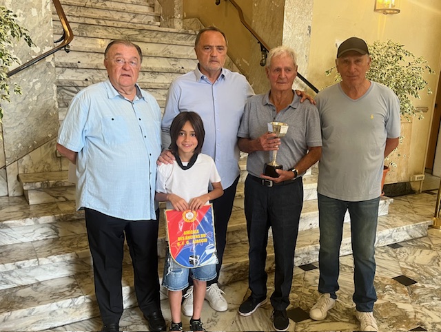 Le trophée du titre de champion de France amateur 1968 est arrivé à Ajaccio.