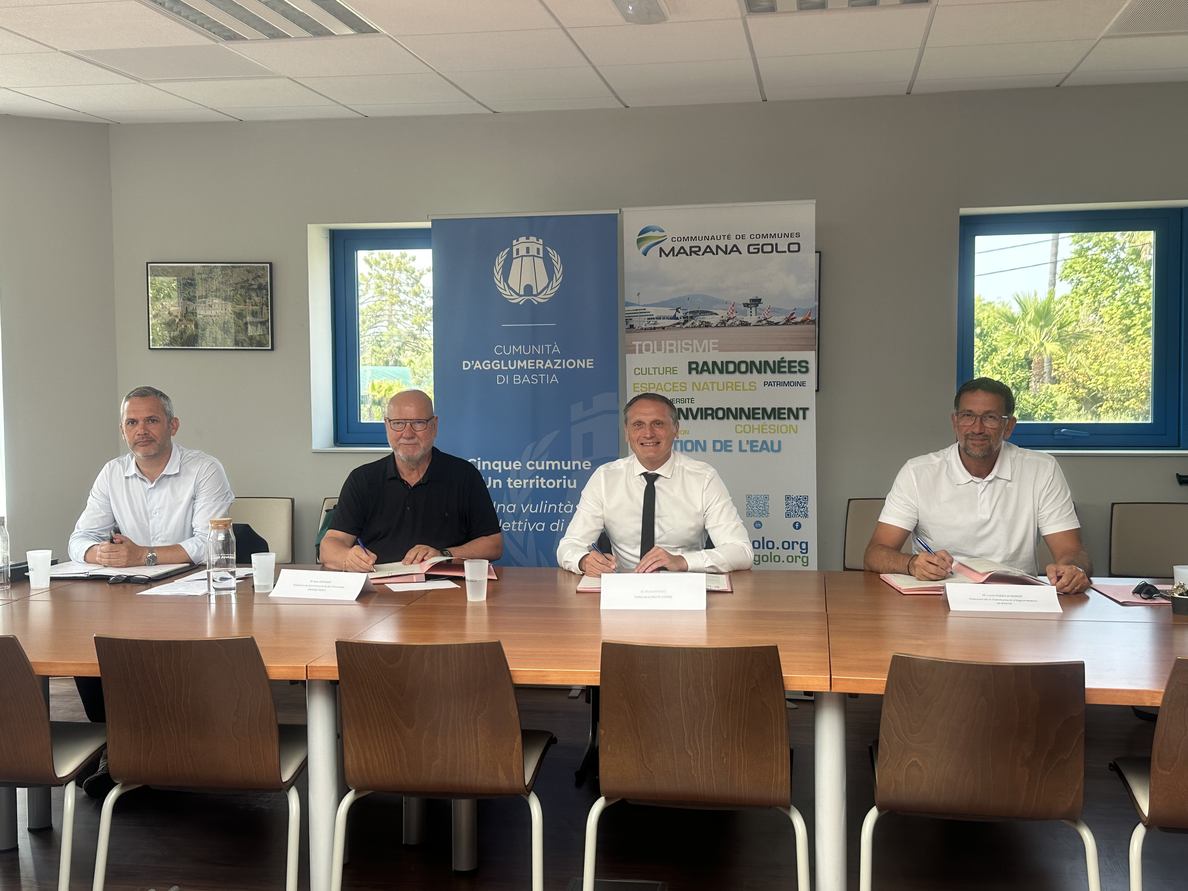 Ce mardi, Louis Pozzo di Borgo, président de la CAB, Jean Dominici, président de Marana Golo, et Michel Prosic, préfet de Haute-Corse, ont signé l’avenant du contrat de réussite de la transition écologique (CRTE) du Grand Bastia.