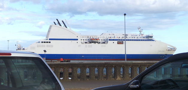 Le sigle de la SNCM a disparu de la coque du "Pascal Paoli" : Celui de la MCM n'y figure toujours pas… @corsenetinfos.corsica