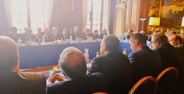 Près de 25 élus corses, dont les présidents du Conseil exécutif de la Collectivité territoriale (CTC), le président de l'Assemblée de Corse, les présidents des groupes politiques de la CTC, les députés et sénateurs, les présidents des Conseils départementaux, le maire de Bastia et les représentants des communes, ont participé à la réunion.