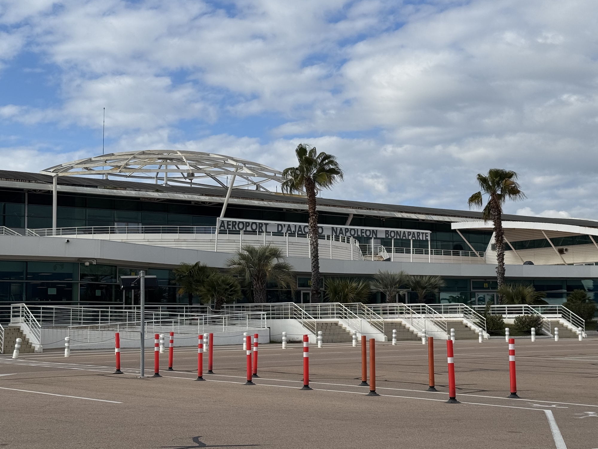 Grève des contrôleurs aériens : de nombreux vols annulés et retardés dans les aéroports corses