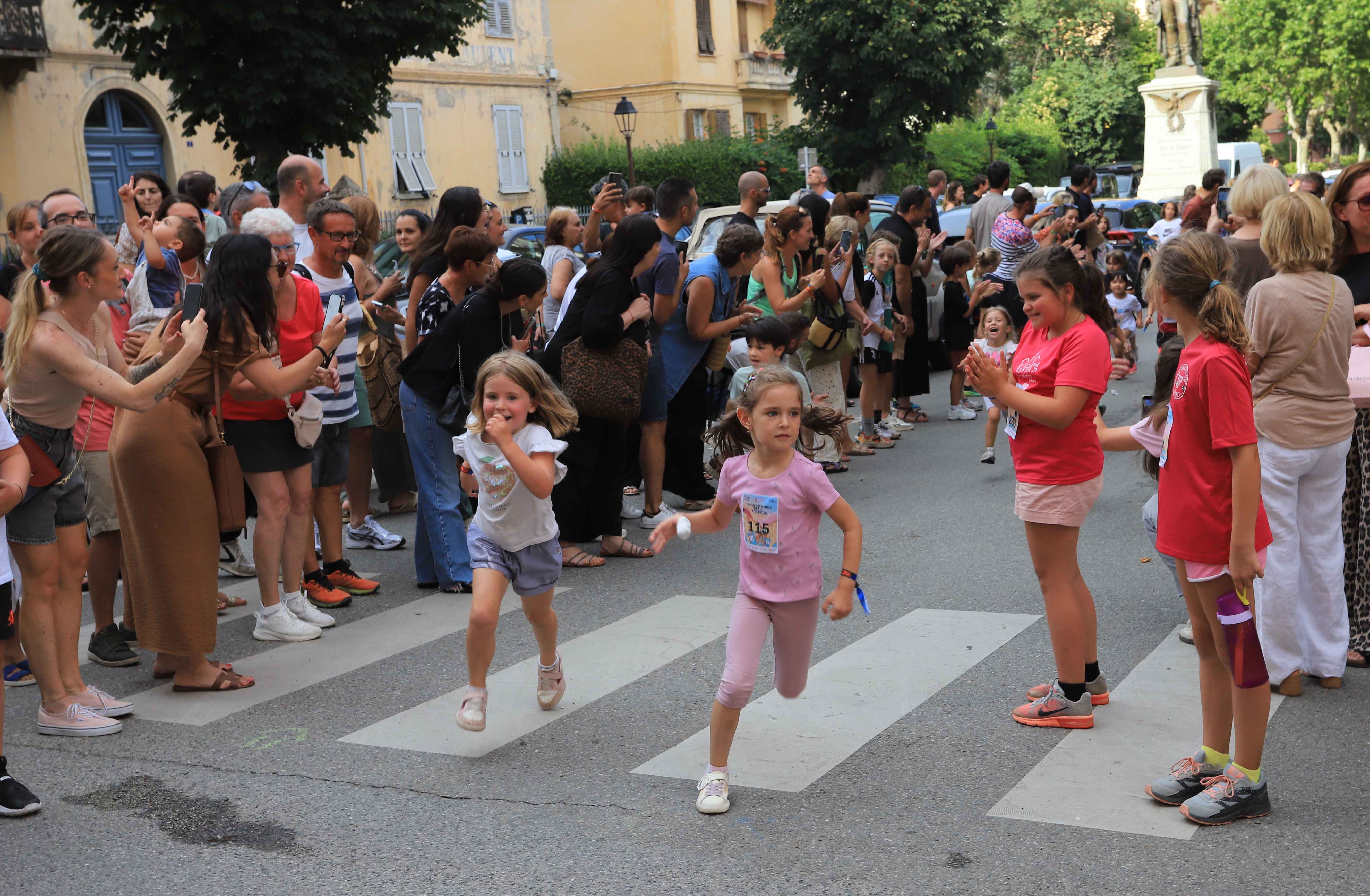 EN IMAGES - À Corte, les enfants ouvrent le bal du Restonica Trail