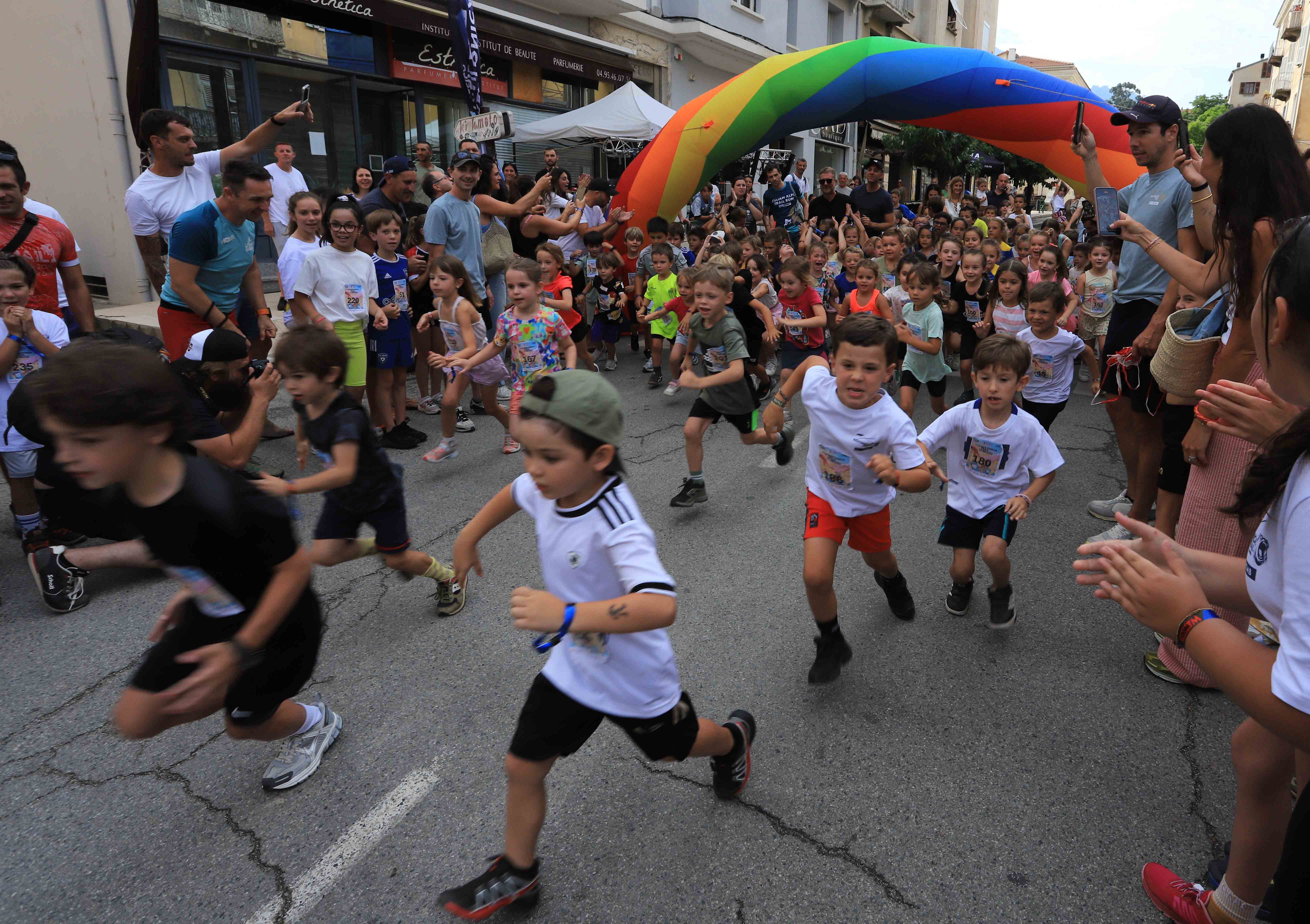EN IMAGES - À Corte, les enfants ouvrent le bal du Restonica Trail