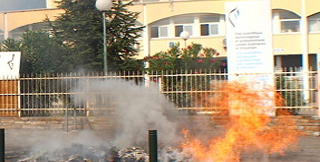 Le feu devant le lycée : Une scène presque habituelle