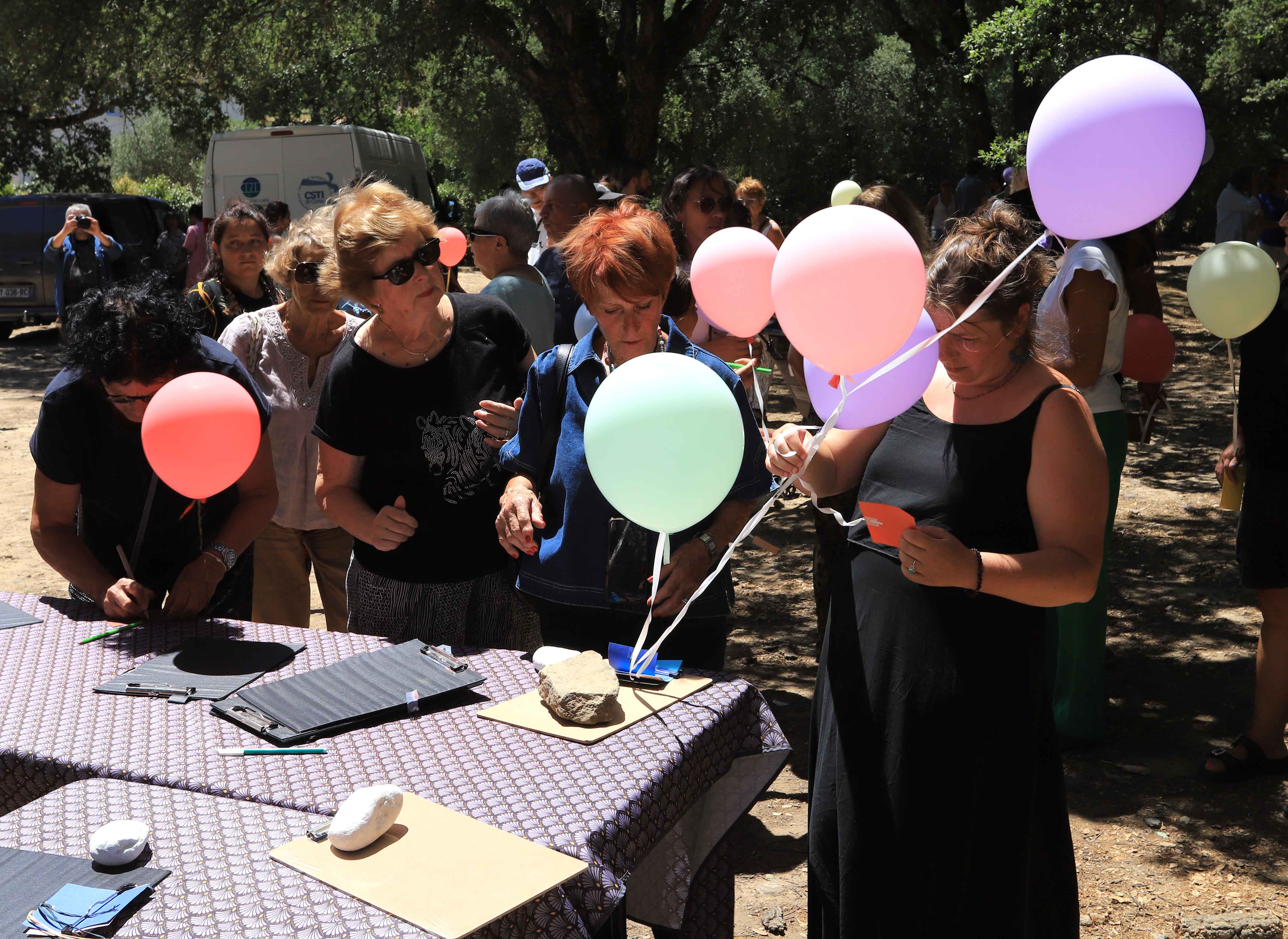 Corte rend hommage à la petite Lucie