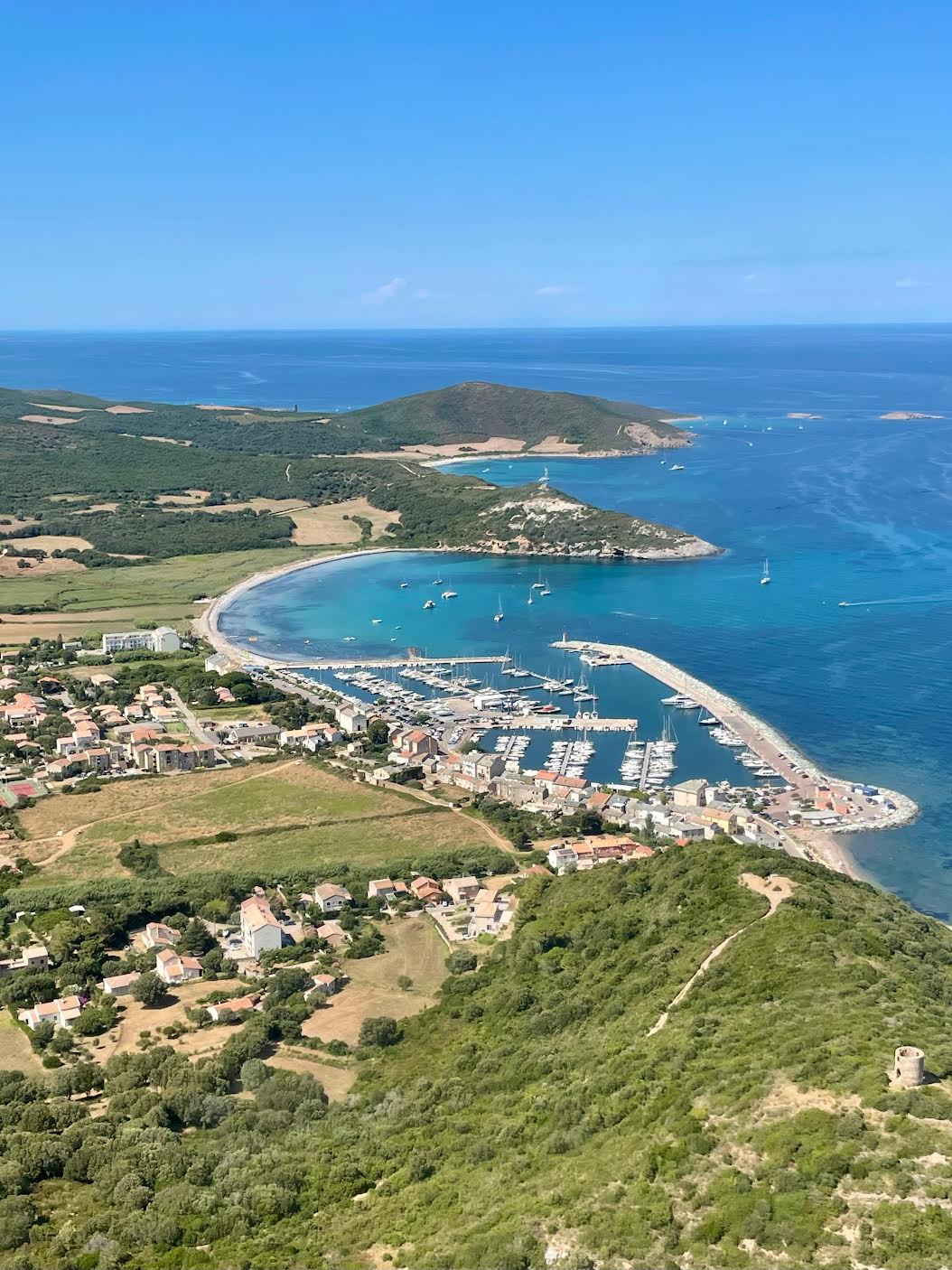 A màghjina :  Capicorsu verde è selvaticu vistu da u celu