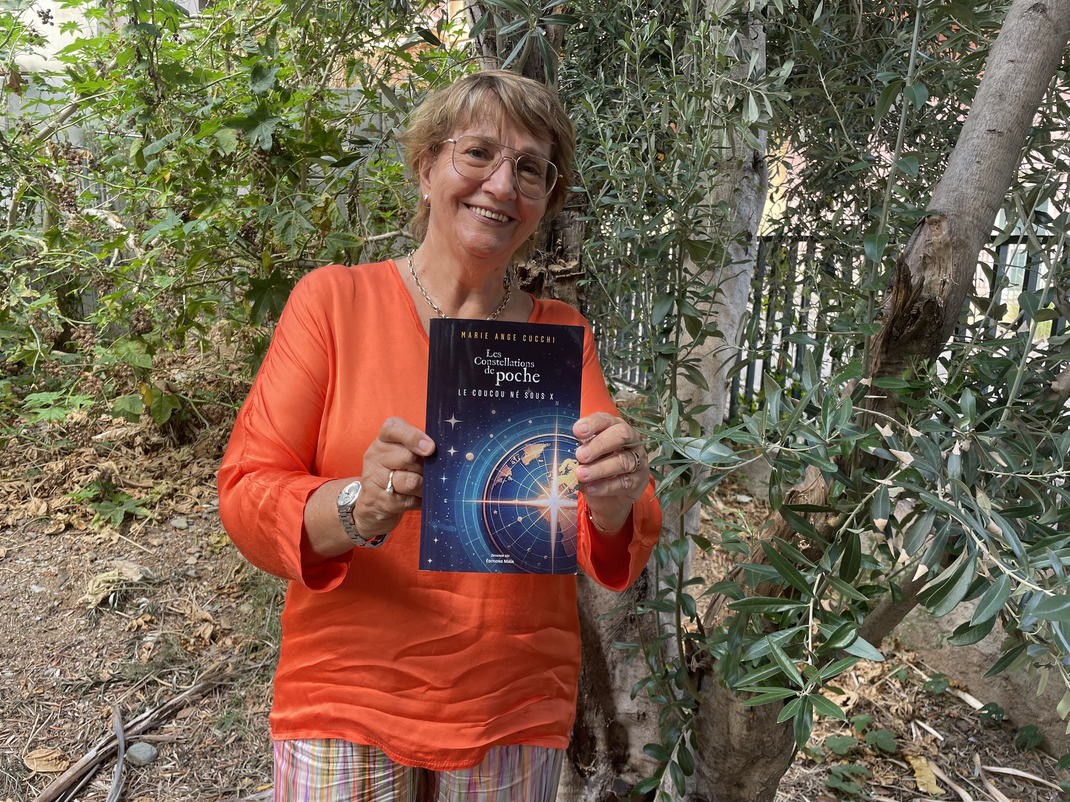 « Les Constellations de poche - Le Coucou né sous X » de Marie Ange Cucchi. : Un livre qui peut aider à faire la paix avec son histoire personnelle.