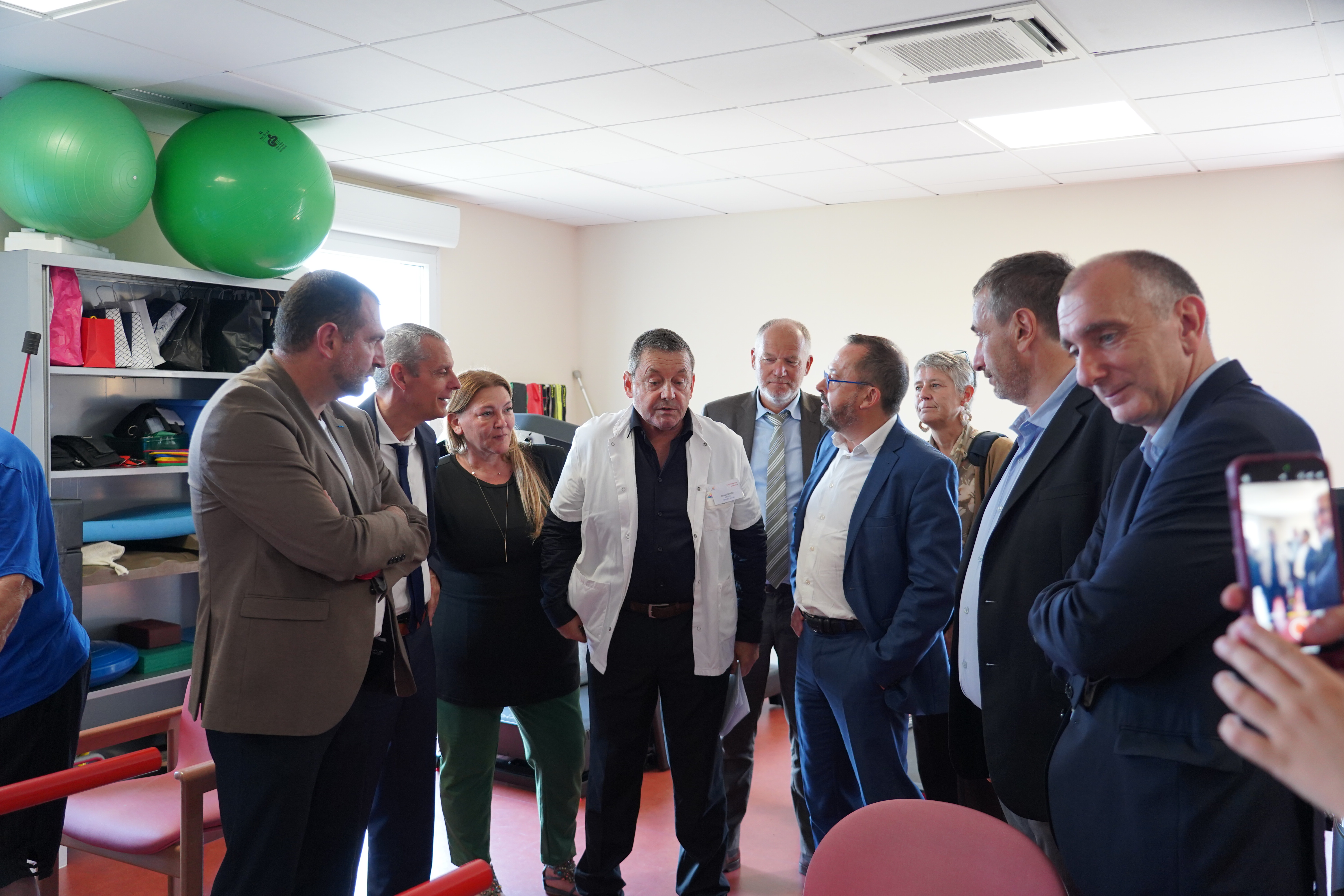 Le déplacement du ministre de la Santé à l'hôpital de Bonifacio n'était pas ouvert à la presse. PHOTO VILLE DE BONIFACIO