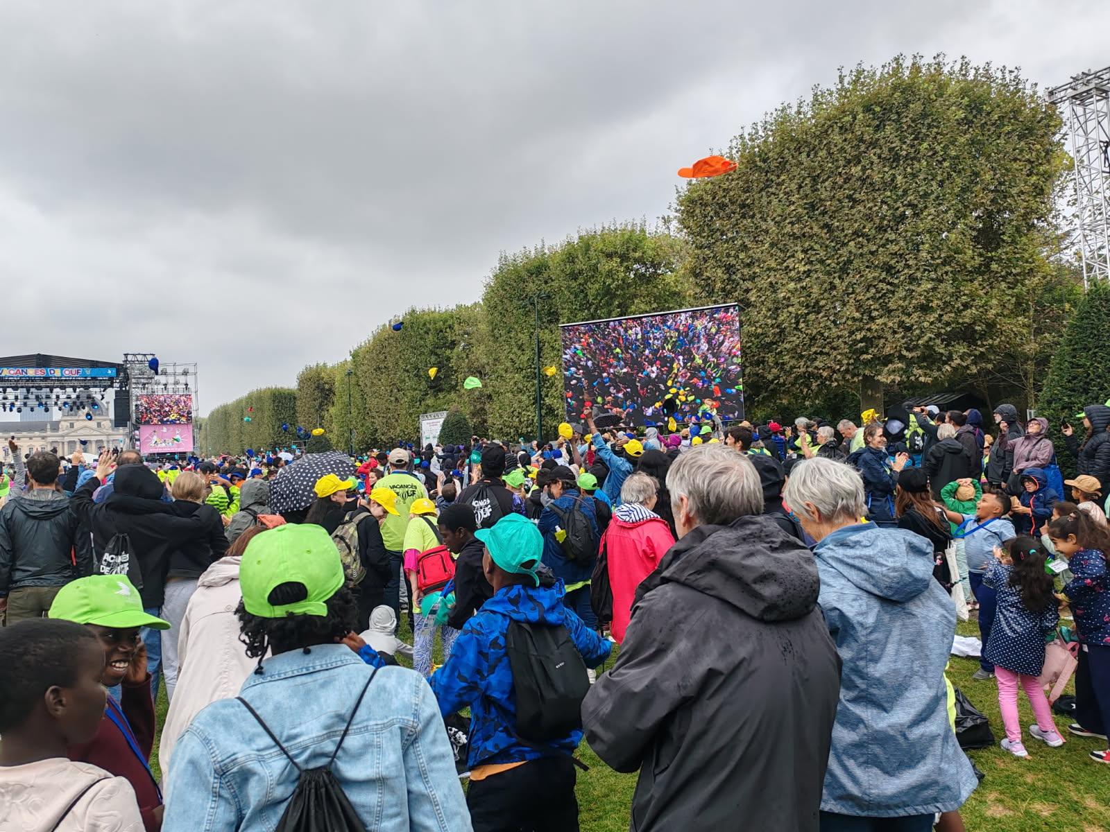 « Journée des oubliés des vacances » : à Paris, 80 jeunes Corses « en ont pris plein les yeux »