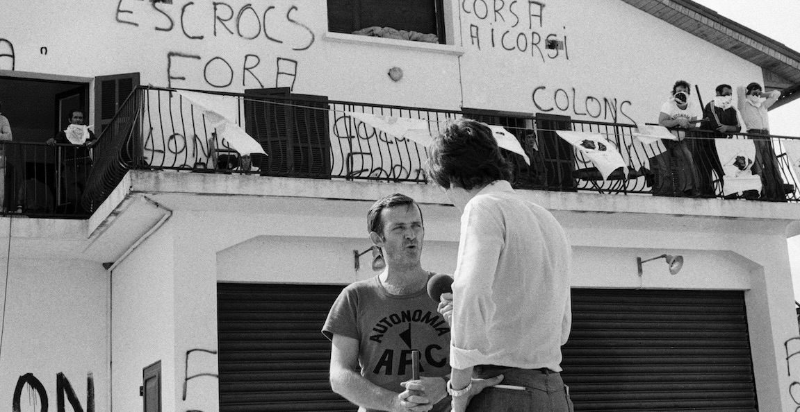 Le 21 août 1975, Edmond Simeoni et une douzaine de militants autonomistes de l'ARC occupent la cave Depeille à Aleria pour dénoncer un scandale viticole. Crédit Photo AFP.