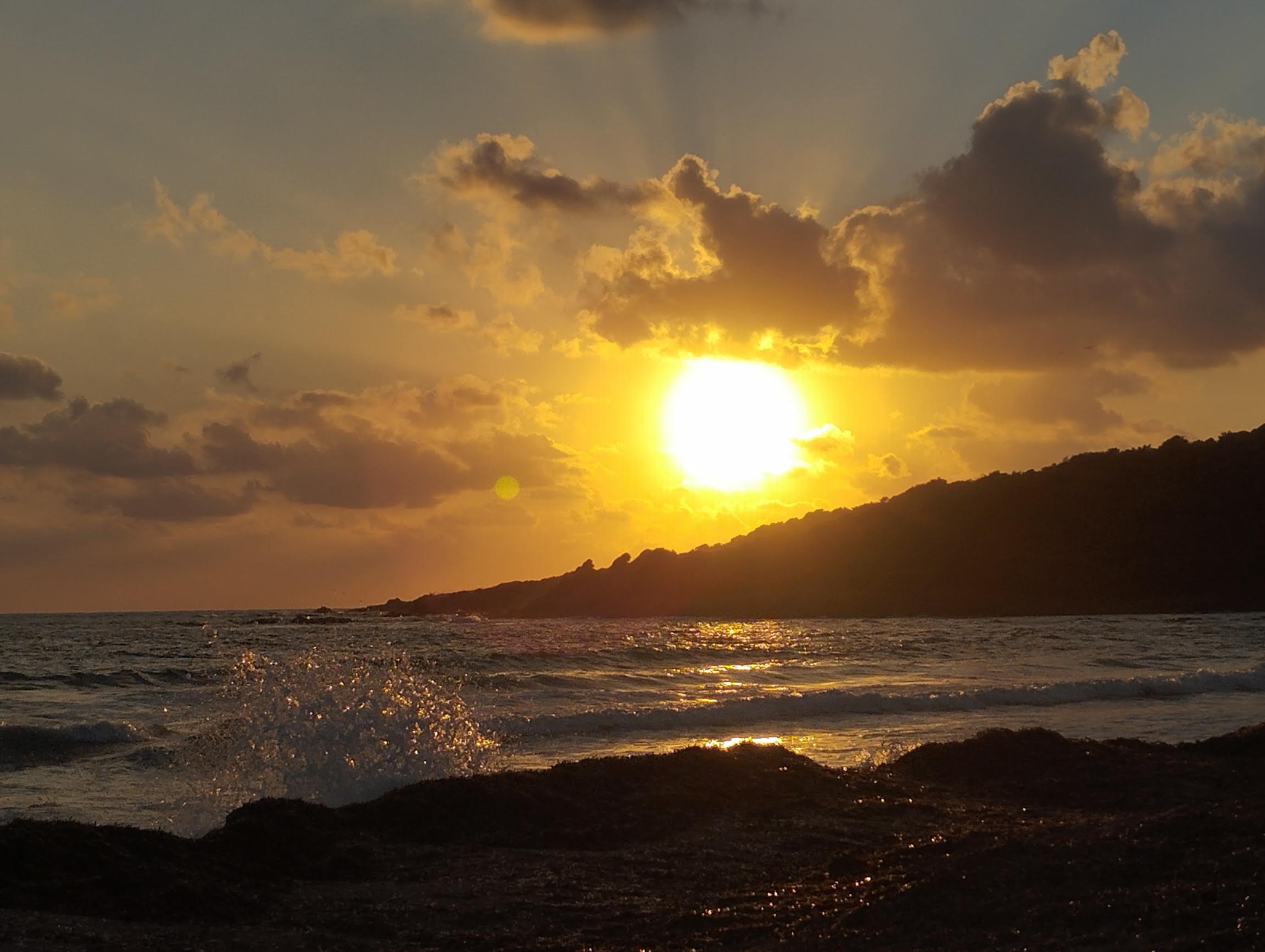 A màghjina :  U sole si cala nant’à Capu di Fenu