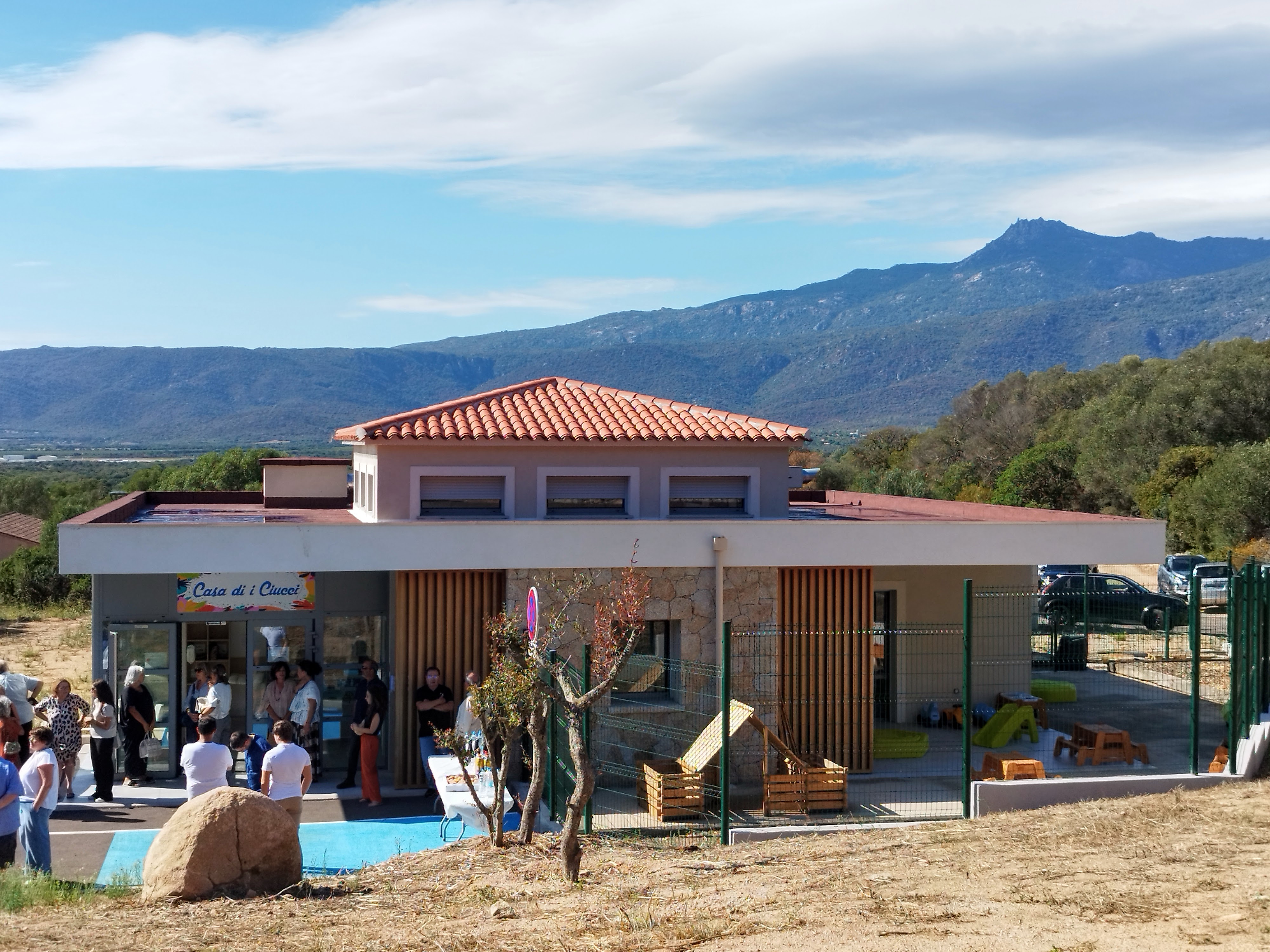 A Casa di i Ciucci a été construite entre les deux écoles de Figari.