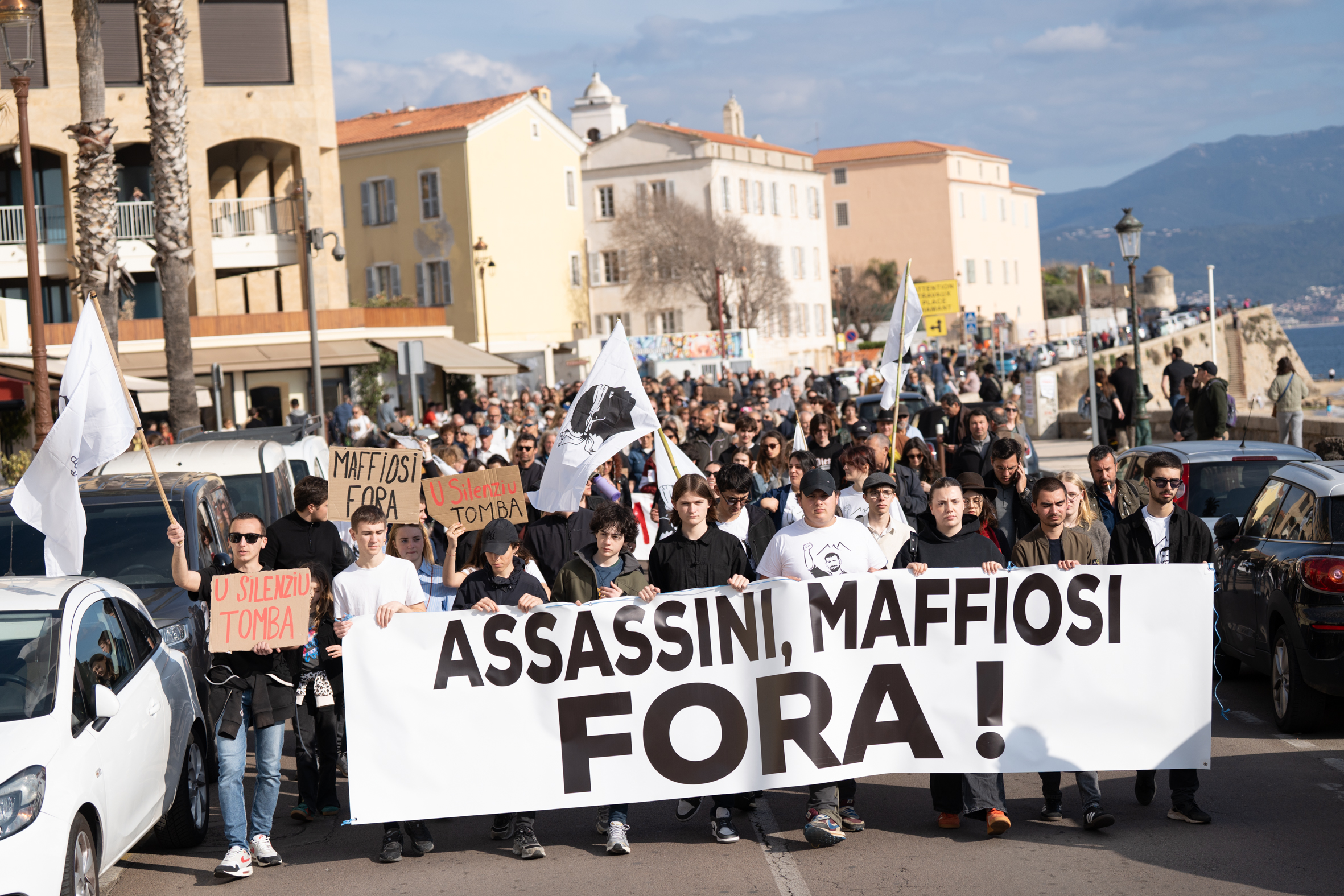 En mars dernier, une grande manifestation à  l’appel des deux collectifs anti-mafia de l’île avait eu lieu à Ajaccio (Photo : Paule Santoni)
