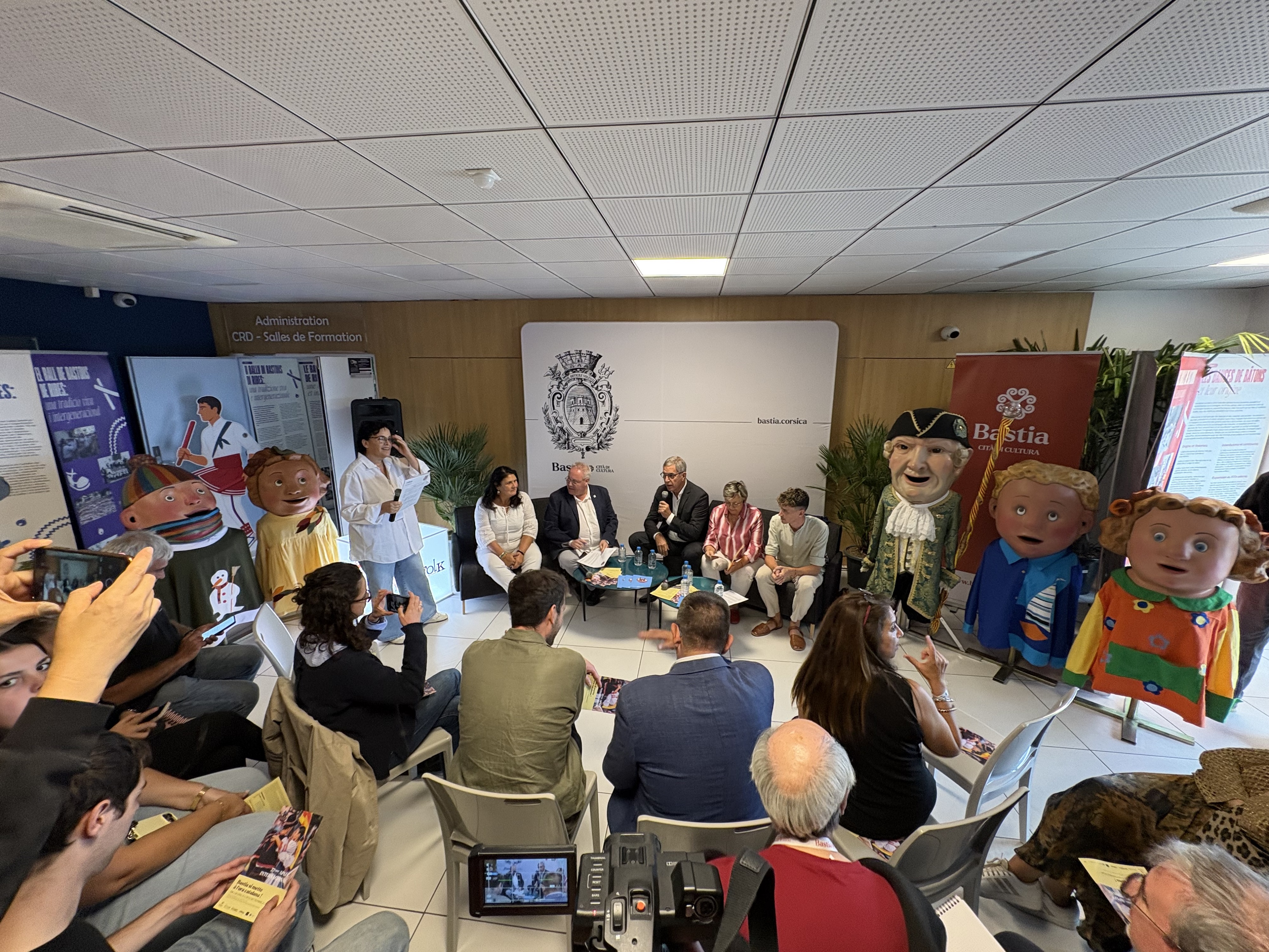 Présentation de cette 34e édition de l'APLEC par Mattea Lacave, Ivan Besora, Pierre Savelli, Anne-Laure Santucci et Joan Fuentes.