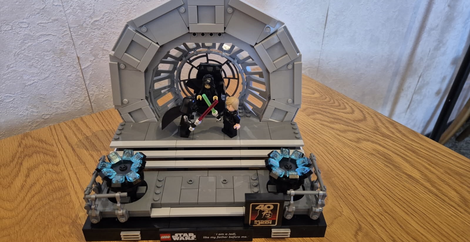 Set de Star Wars : le combat de Luke Skywalker contre Dark Vador dans la salle de Palpatine.