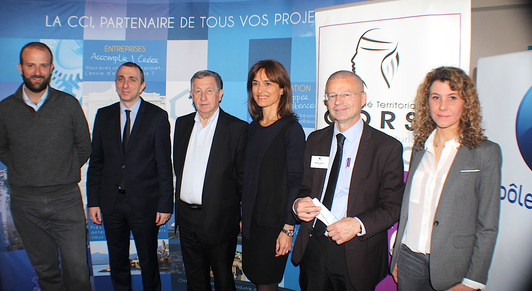 Jean-Christophe Angelini, président de l'Adec, Paul Trojani, président de la CCIT 2 B et Michel Castelli, directeur régional adjoint de Pôle Emploi et leurs collaborateur et collaboratrices : Un travail de concert en faveur de l'emploi.