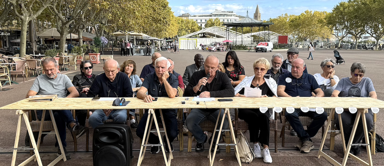 L'ensemble des représentants de la coordination antimafia rassemblés à Bastia