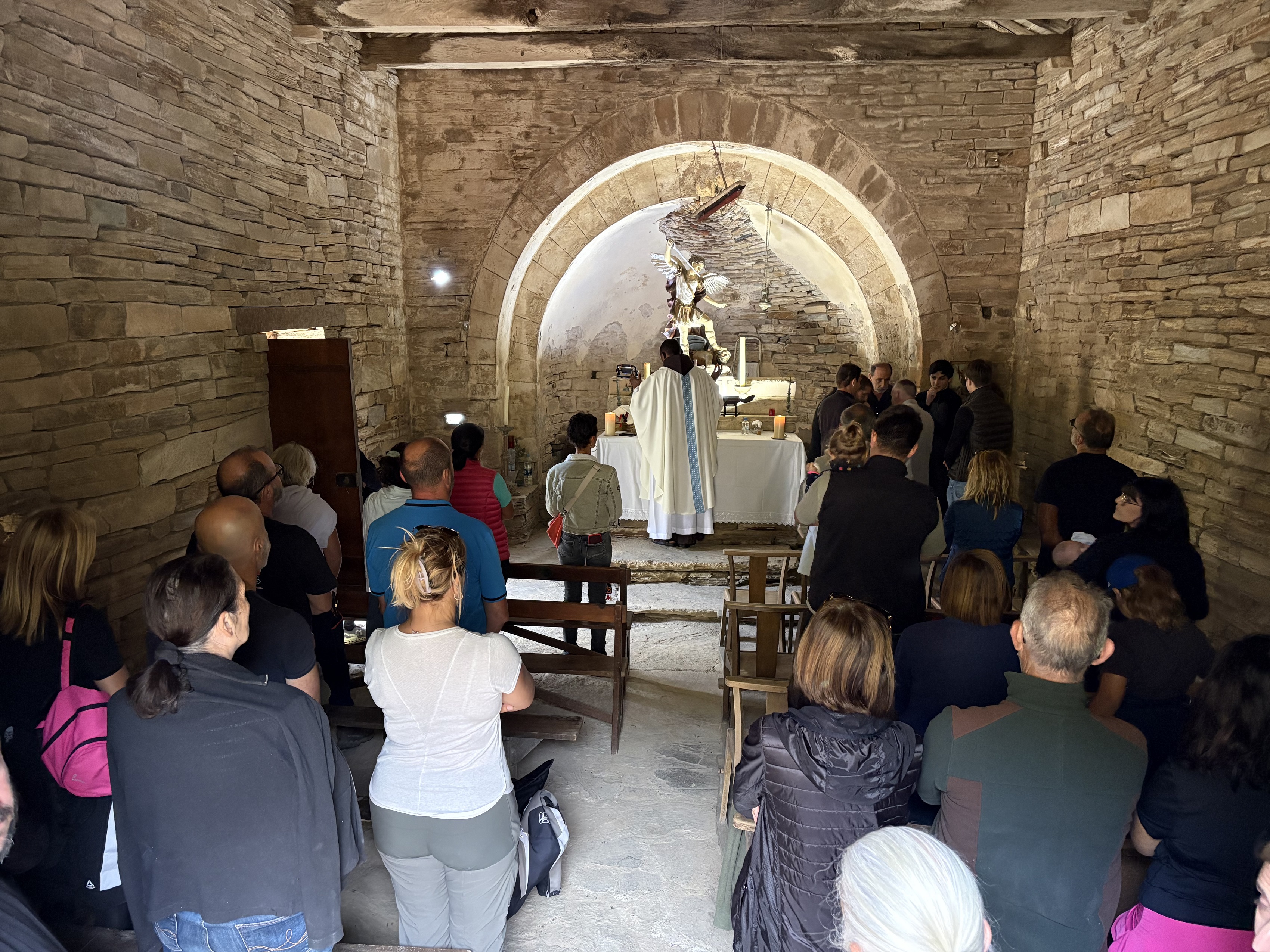 Une soixantaine de fidèles ont assisté à la messe du Père Jean.