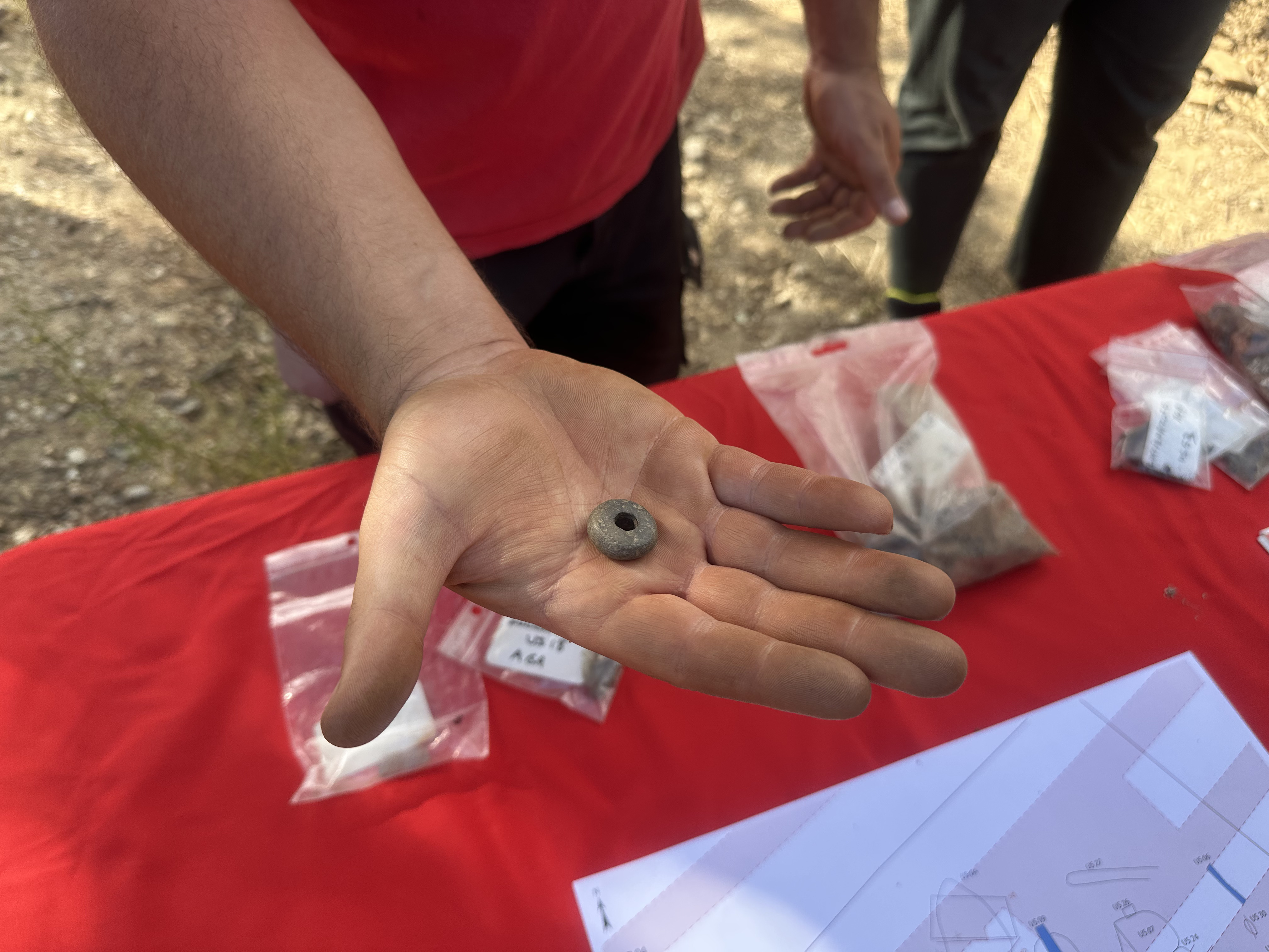 Une perle du Moyen âge retrouvée lors des fouilles