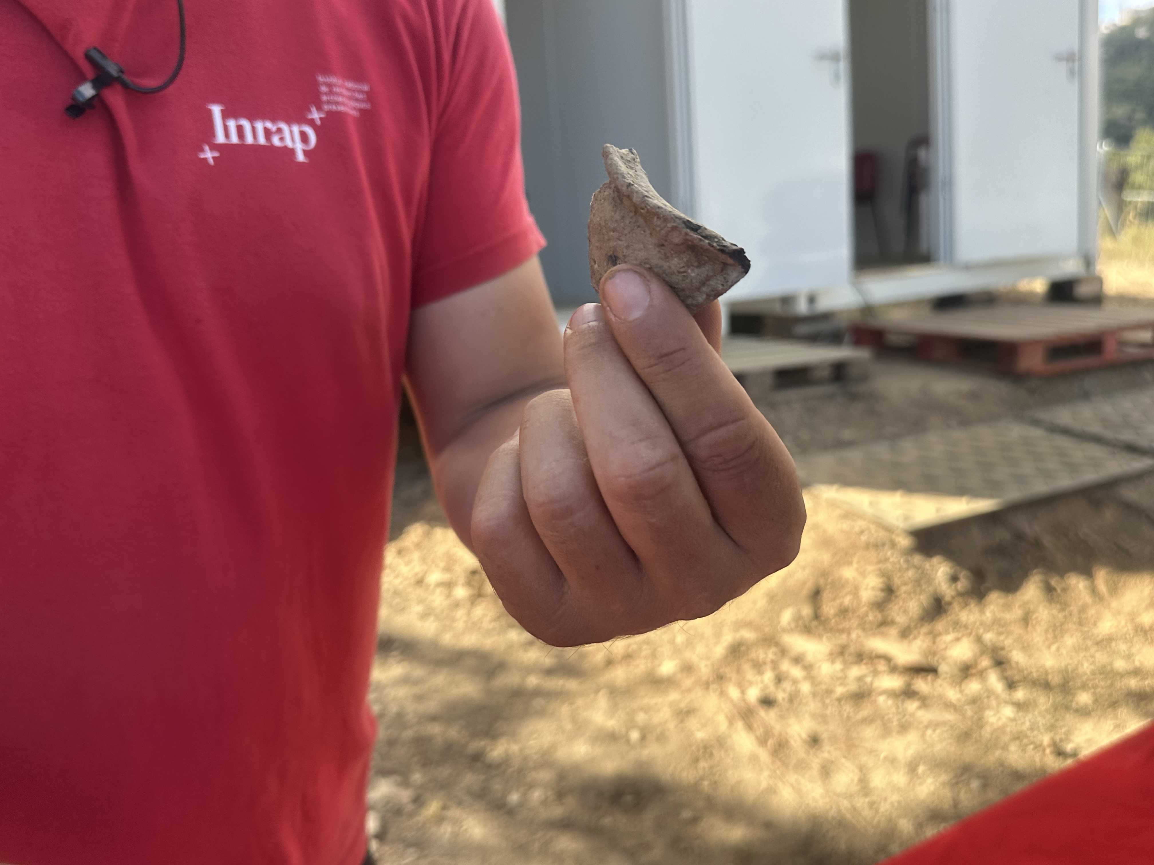 Un morceau d'amphore datant de l'Antiquité