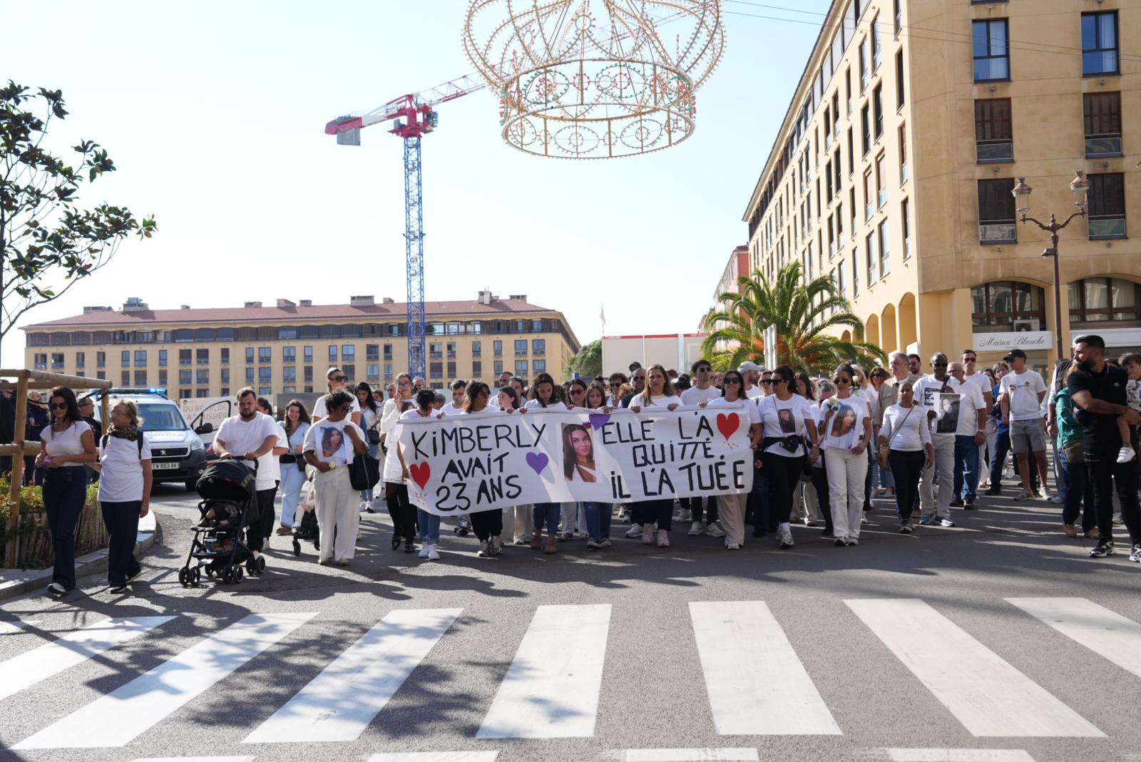 Ajaccio : plusieurs centaines de personnes marchent pour Kimberly Extremera et toutes les victimes de féminicides