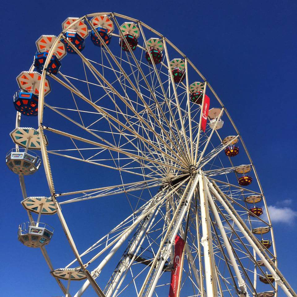 ​Ajaccio : La grande roue de la Place Miot, c’est fini ! Le parking gratuit rouvre ses 120 places