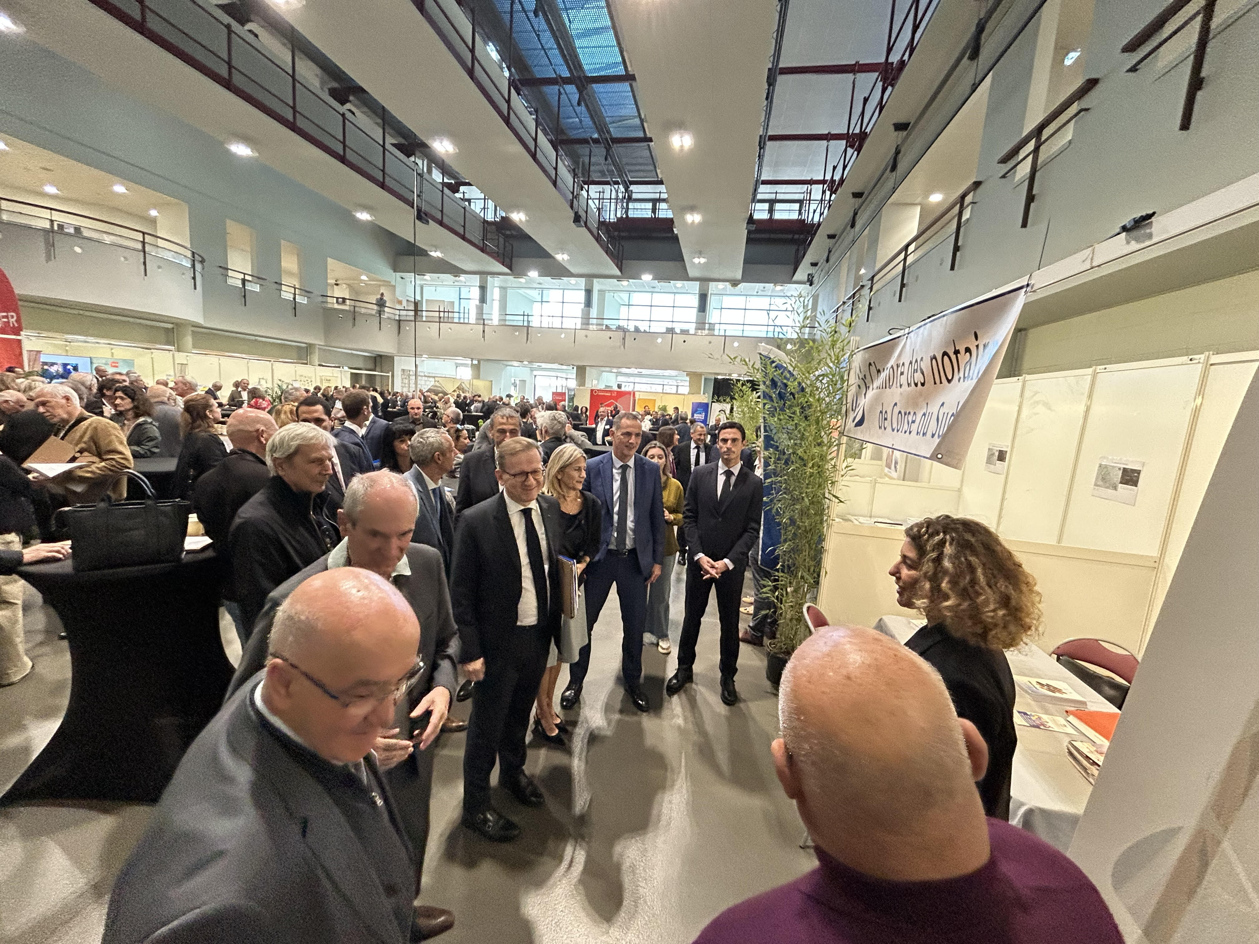 Lors de l'inauguration du salon, les élus sont venus à la rencontre des exposants.